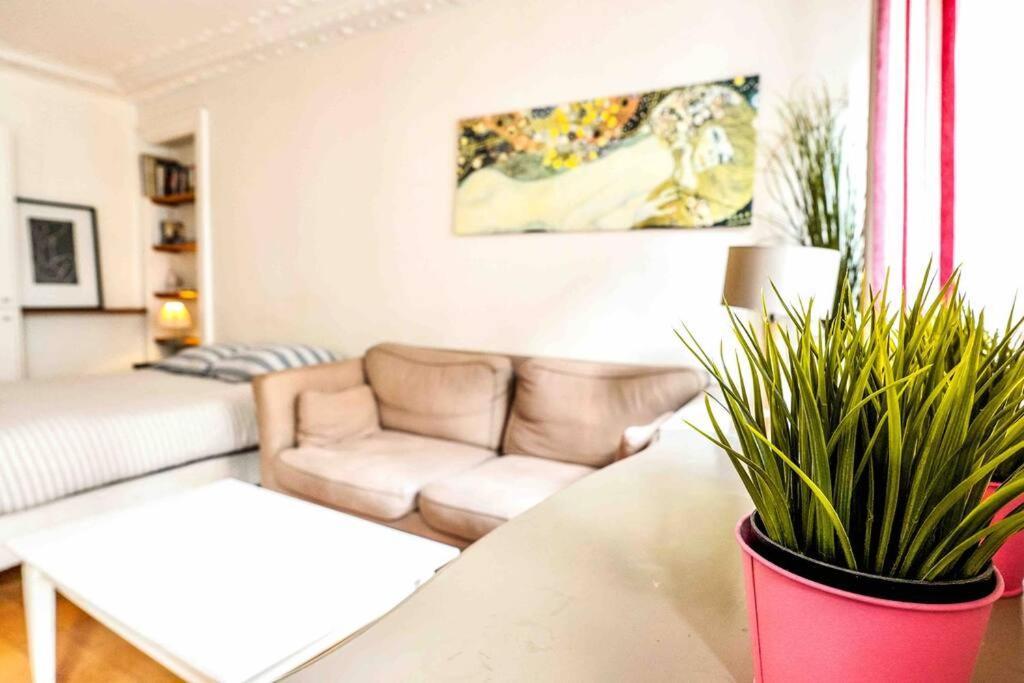 New Spacious Flat Near Montorgueil Parijs
