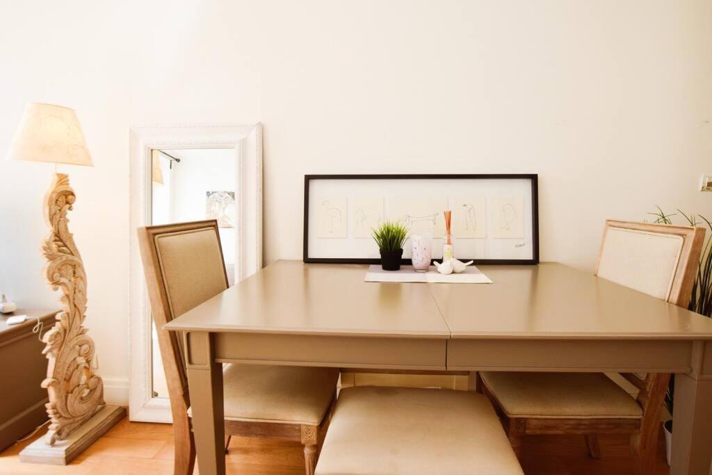 New Spacious Flat Near Montorgueil * Parijs