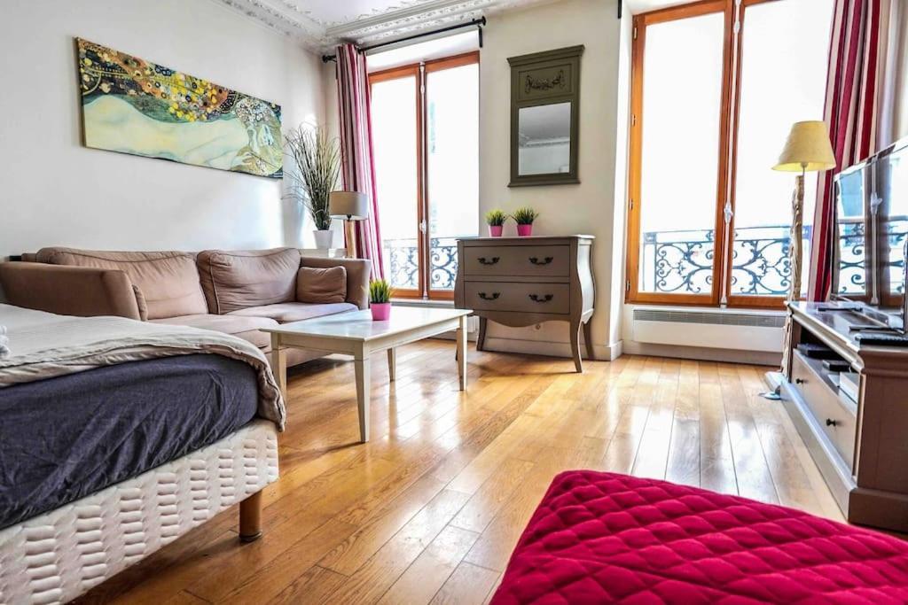 New Spacious Flat Near Montorgueil Appartement Parijs